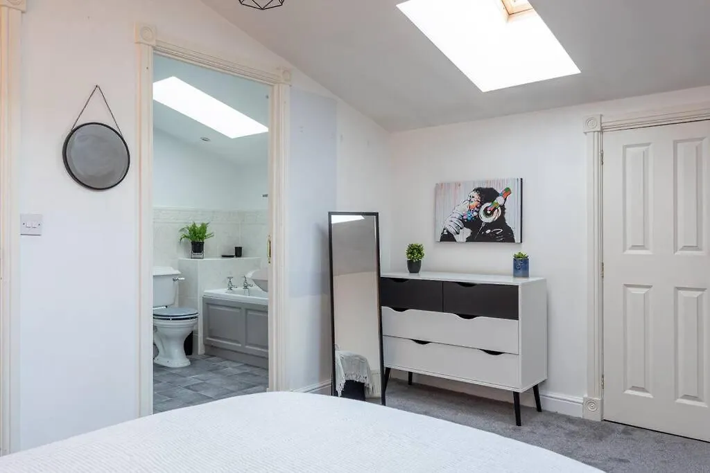 Central 3 Bed Duplex In York - Sleeps 6 0*,  United Kingdom