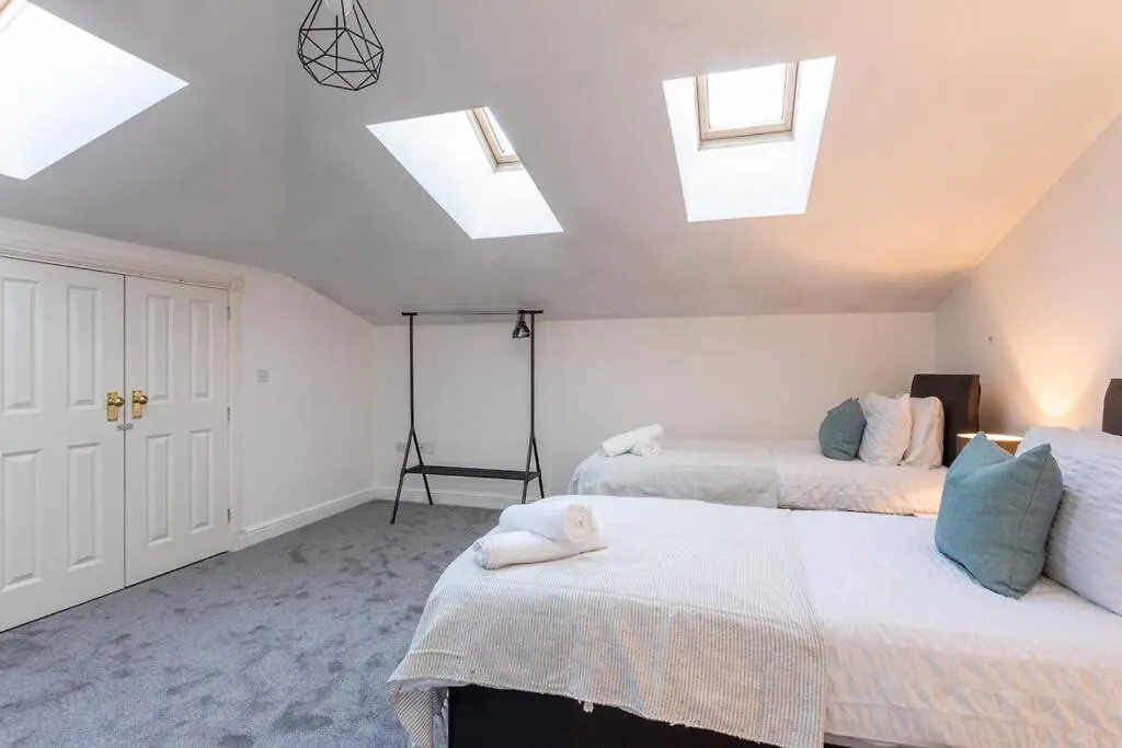 Central 3 Bed Duplex In York - Sleeps 6 0*,  United Kingdom