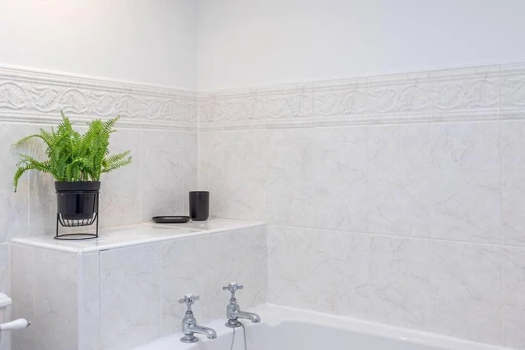 Central 3 Bed Duplex In York - Sleeps 6 0*,  United Kingdom