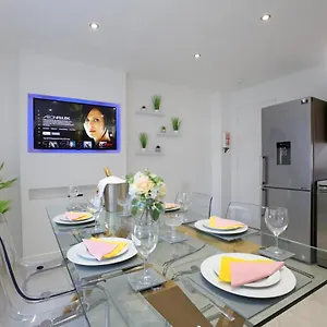  Apartment Spacious 4br Centre W/ Free Parking United Kingdom