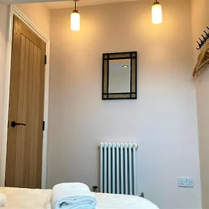 Escape 2 Unwind, Minster Retreat - Sleeps 5 Apartment